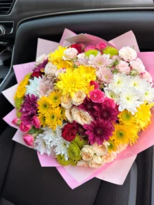 Flower shop in lagos. Chrysanthemums and Roses 